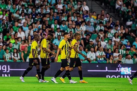 لاعب اتحاد جدة يقترب من الشباب